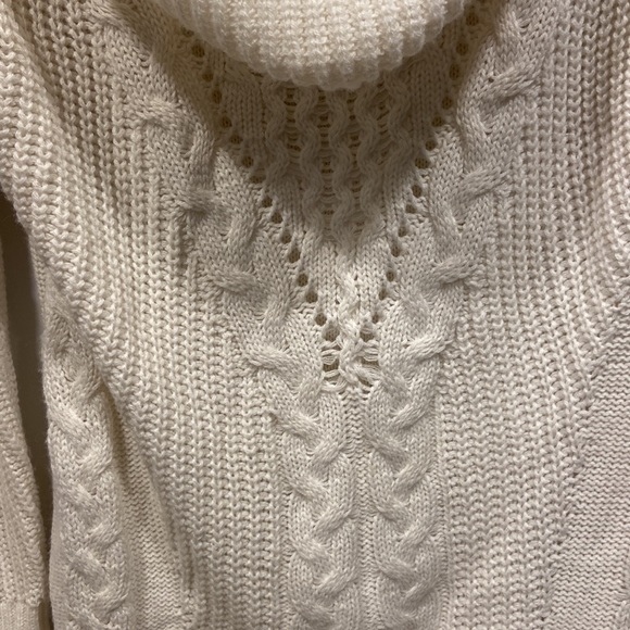 Mock neck cable knit sweater - Picture 3 of 5